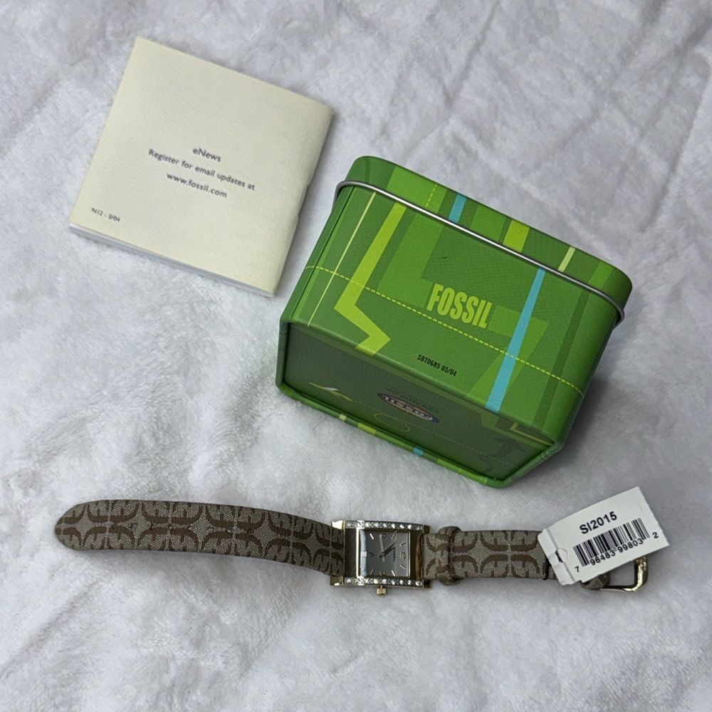 VTG Fossil F2 Gold Tone Rectangle Dial Date Indicator Crystal Accent Watch - Picture 13 of 14